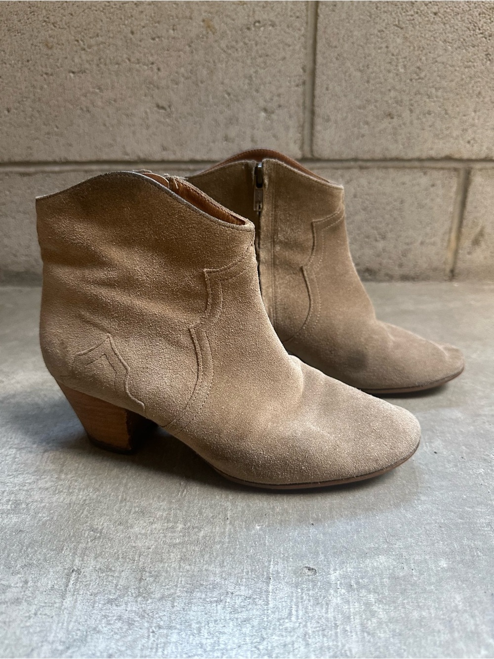 Isabel Marant Dicker SuedyAnkle Boots in Light Taupe